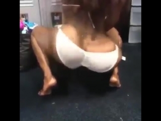 redhead mulatto moves her ass superovo (18)